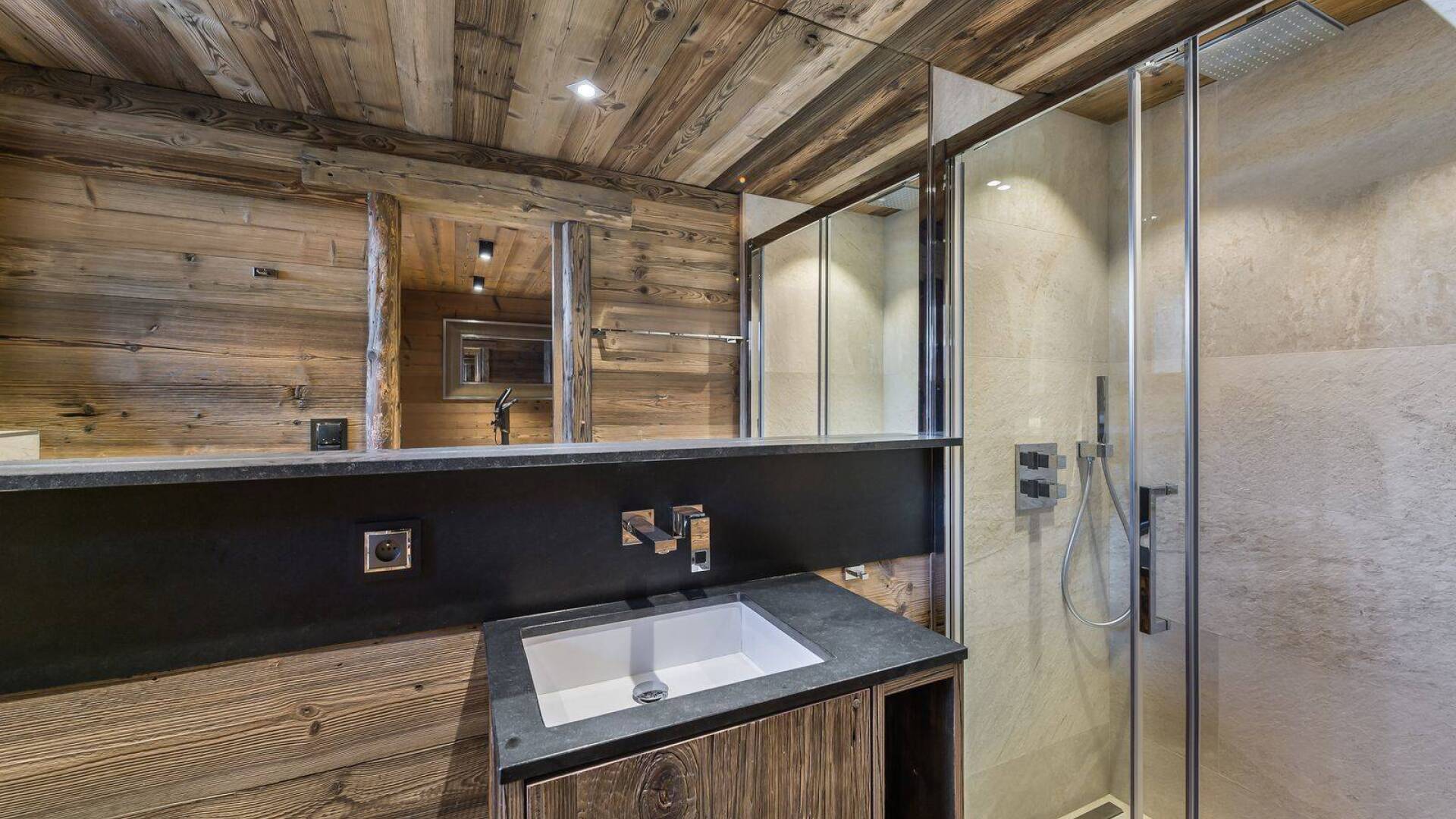 en suite bathroom with shower cabin