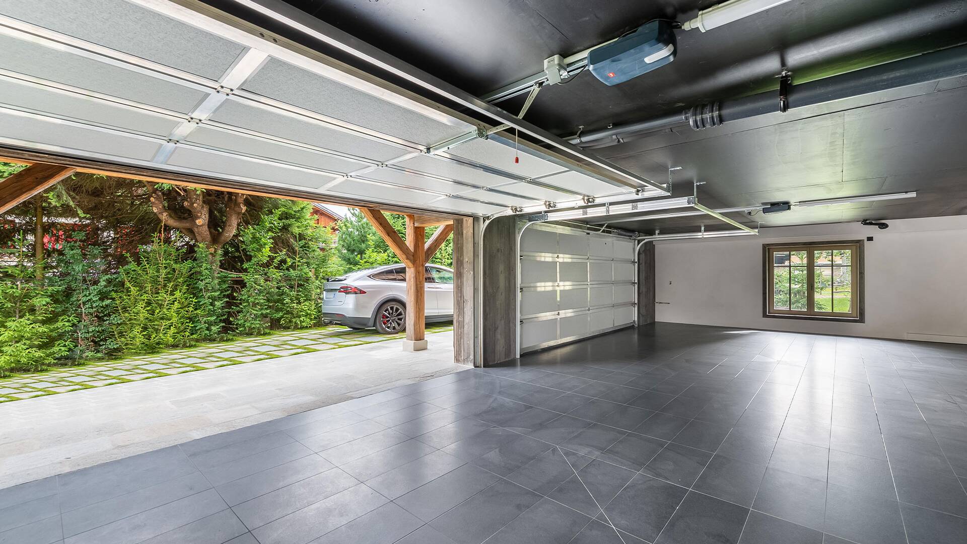 private garage