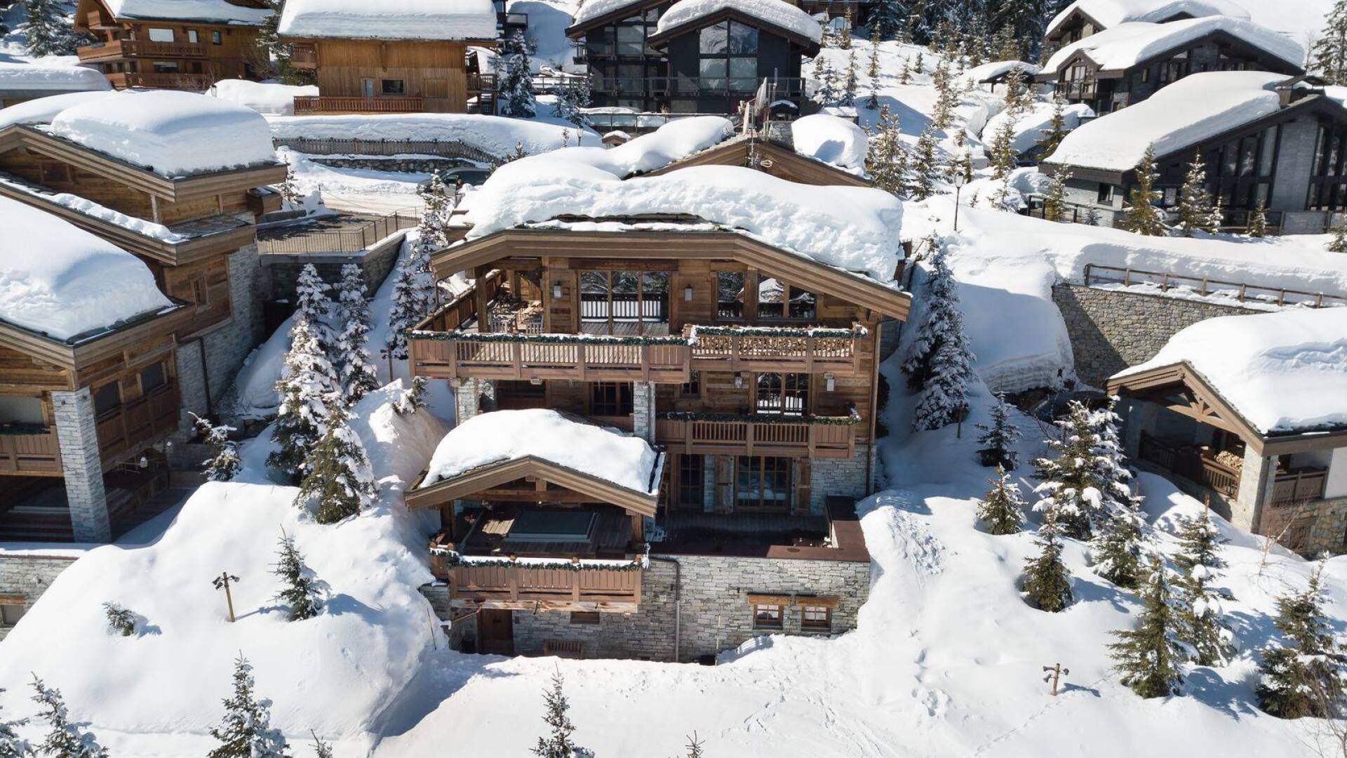 luxury ski resort Chalet Molière for weekly rentals in Courchevel 1850, French Alps