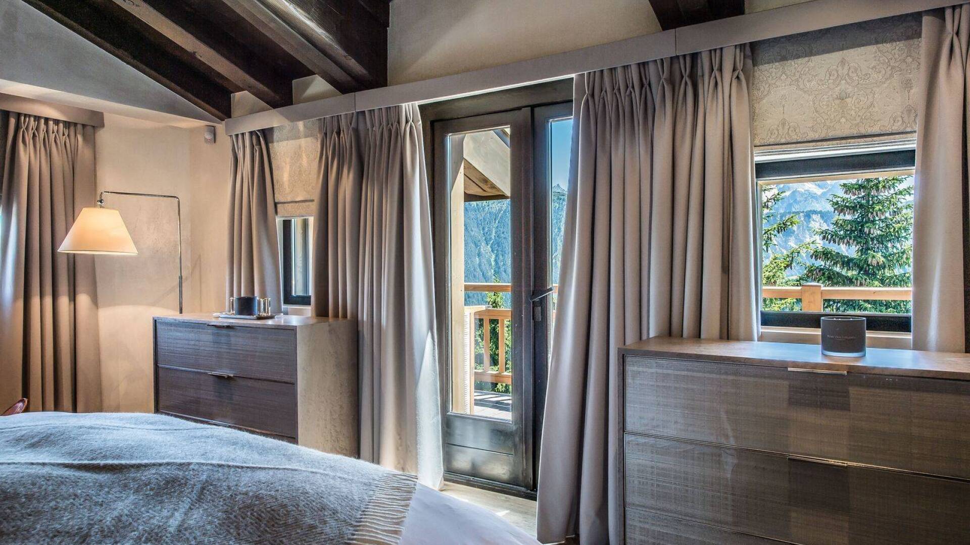 luxury alpine retreat chalet Cèdre Rouge for weekly rentals in Courchevel, France