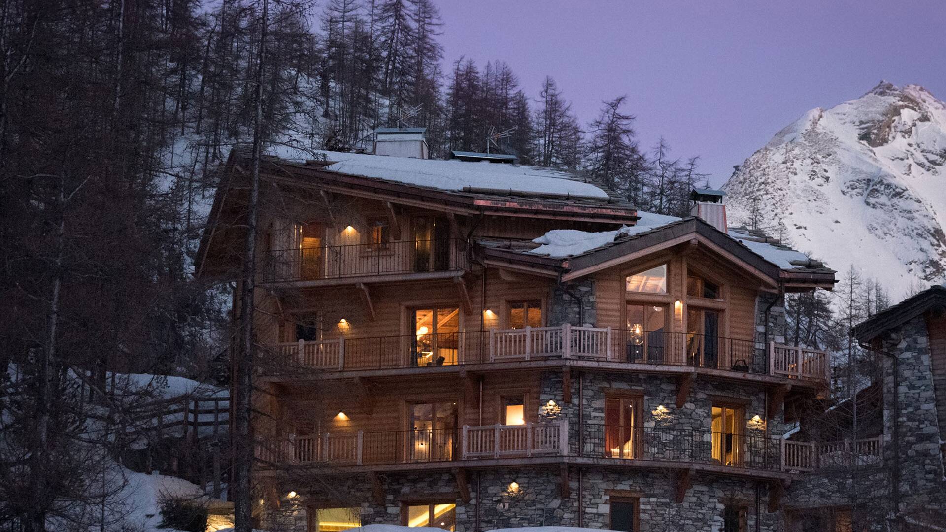 luxury ski resort Chalet Acacia for weekly rentals in the French Alps