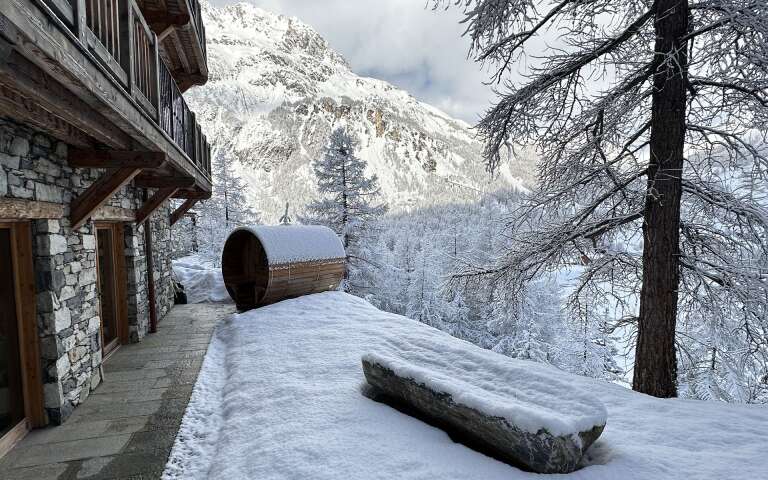 luxury ski resort Chalet Acacia for weekly rental in France, French Alps