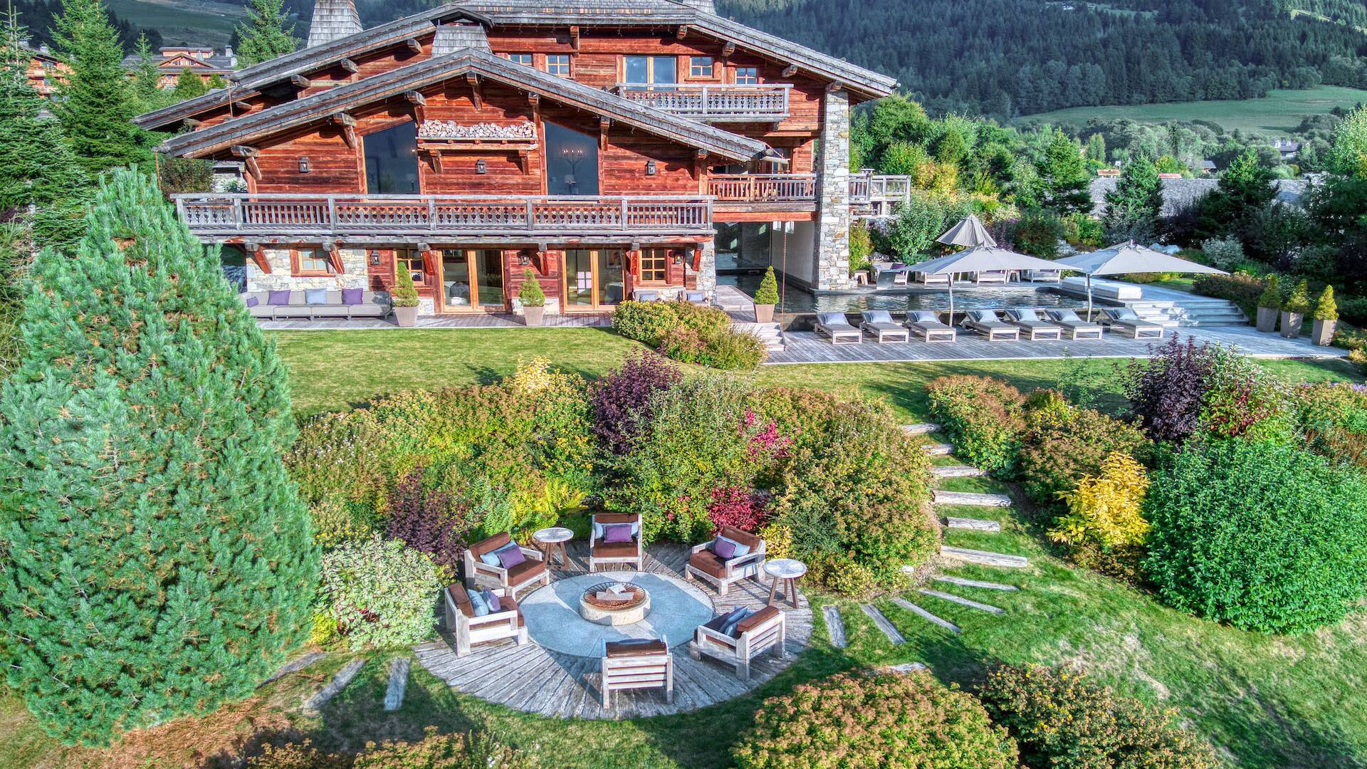 top luxury ski resort Chalet Bois du Roi for weekly rentals in Megéve, France, French Alps