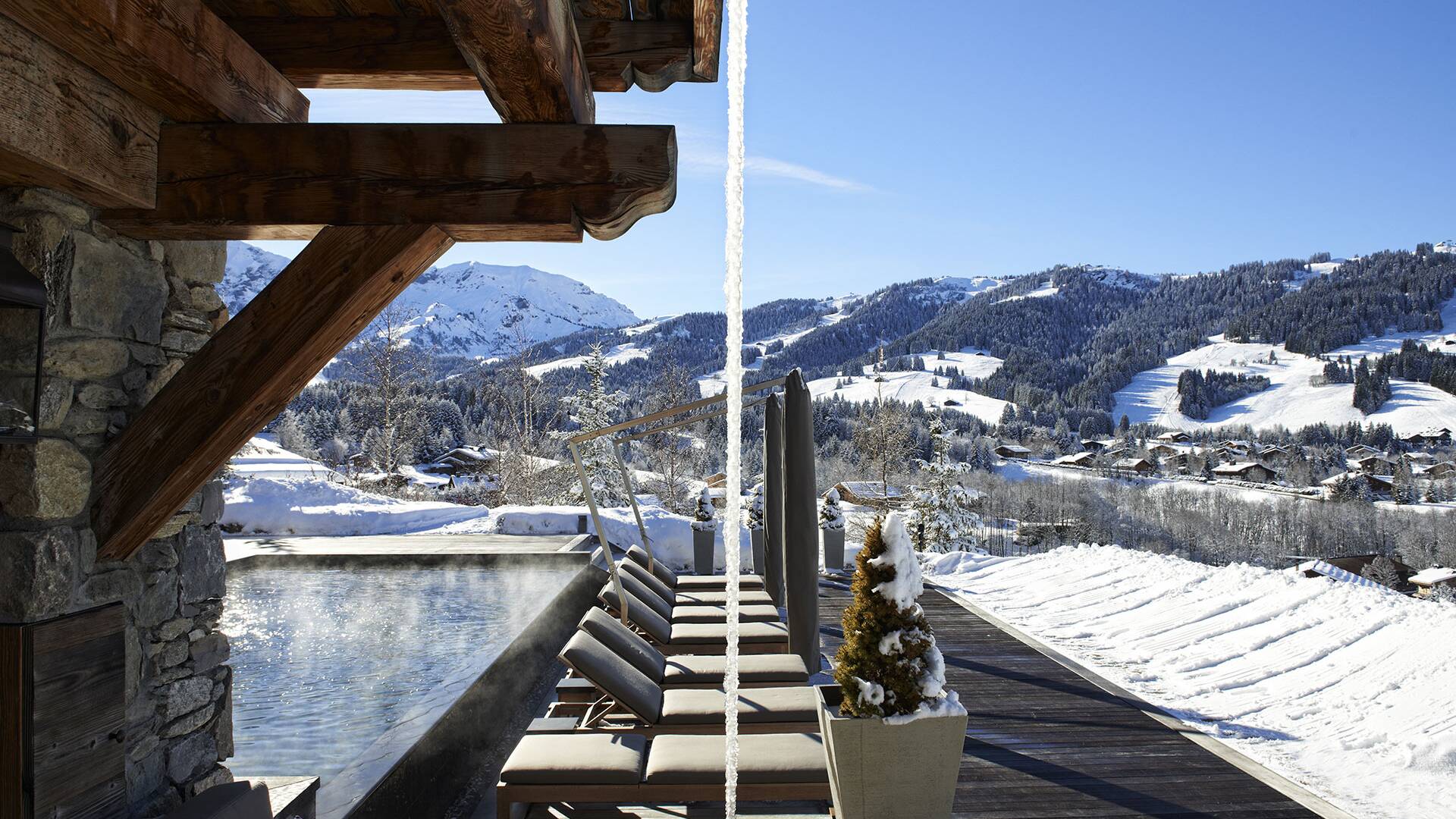 top luxury ski resort Chalet Bois du Roi for weekly rentals in Megéve, France, French Alps