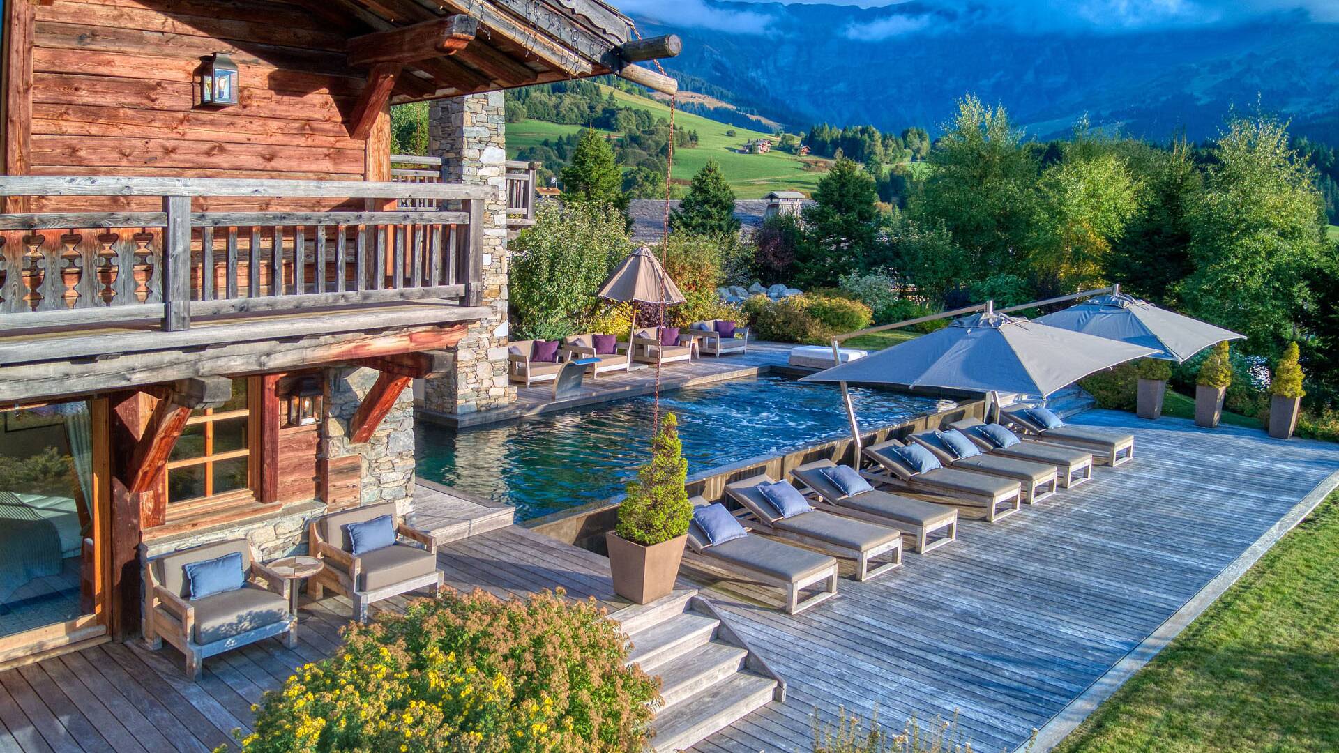 top luxury mountain vacation Chalet Bois du Roi for weekly rentals in Megève, French Alps