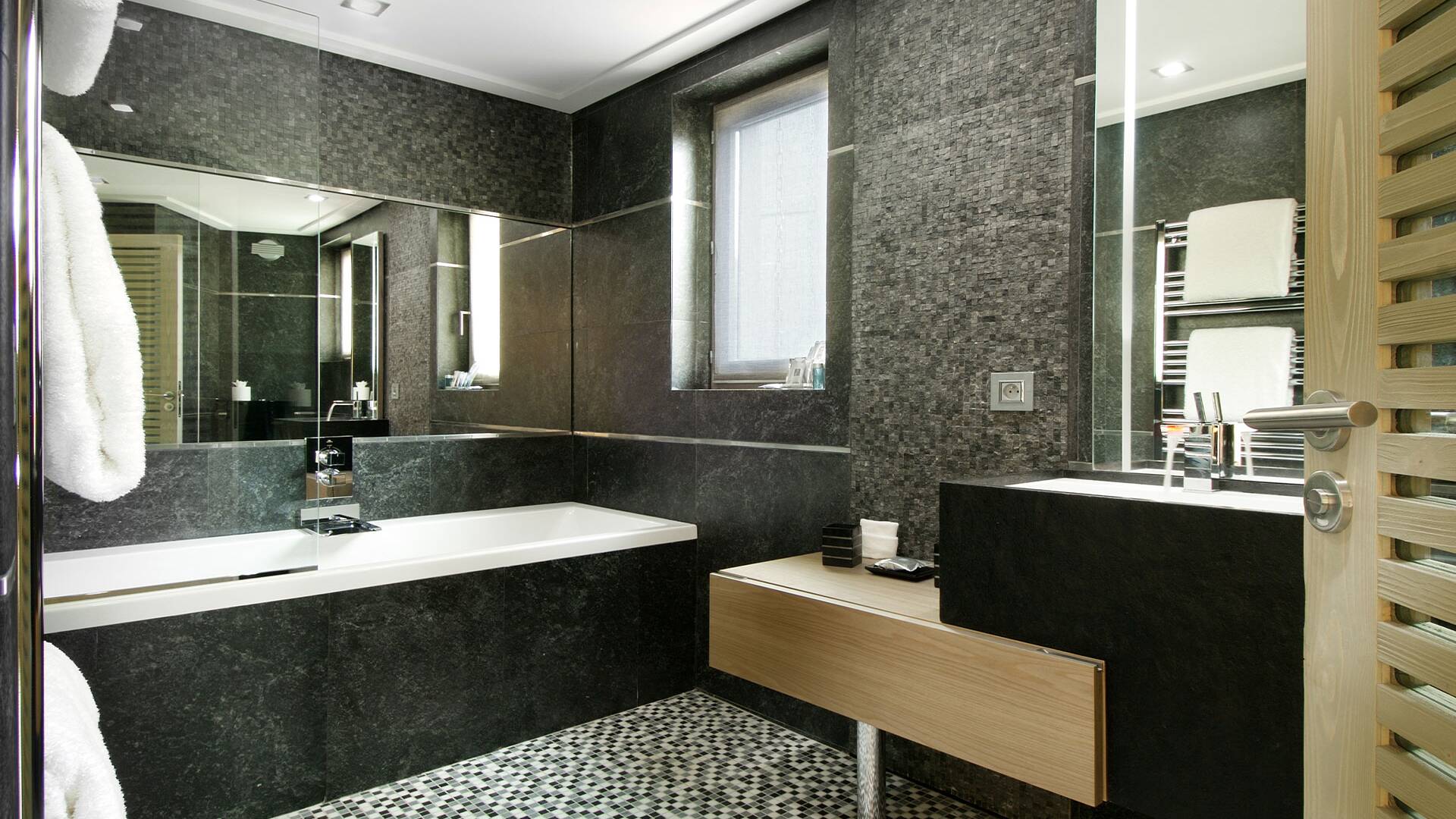 en suite bathroom with bath tub