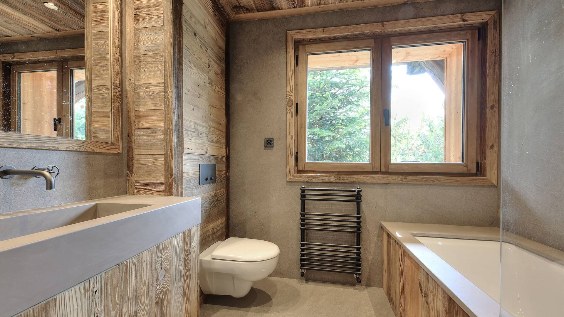 en suite bathroom with bath tub