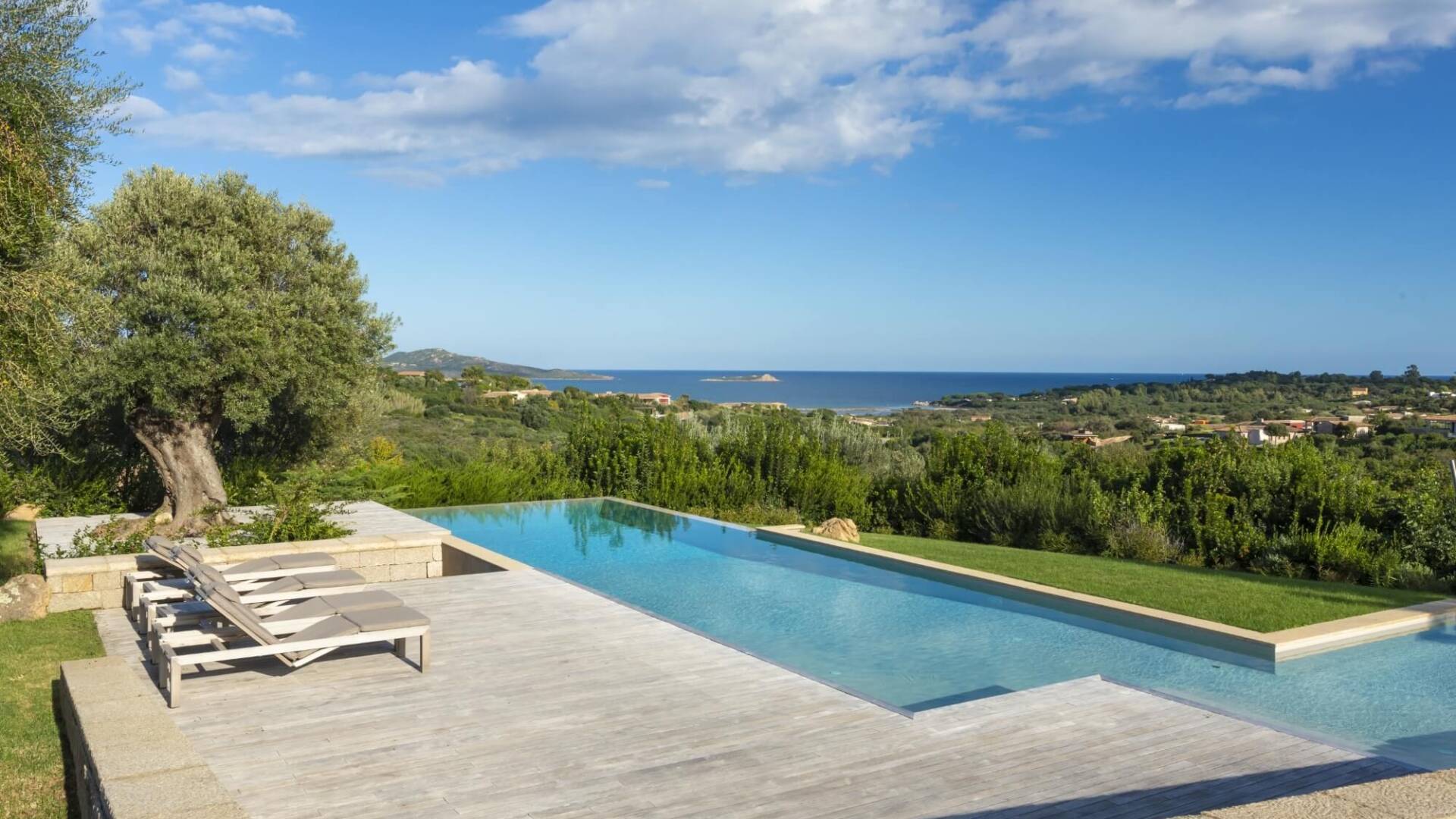 infinity swimming pool with sea view 