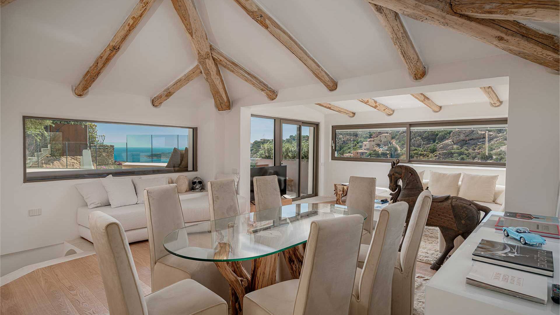  luxury vacation villa for rent in Sardinia with dining table