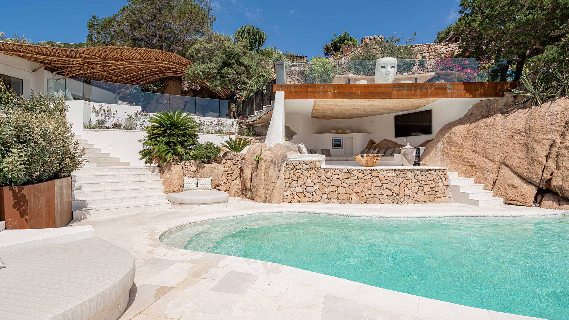 luxury beach villa Sassovivo for weekly rental in Sardinia outdoor view