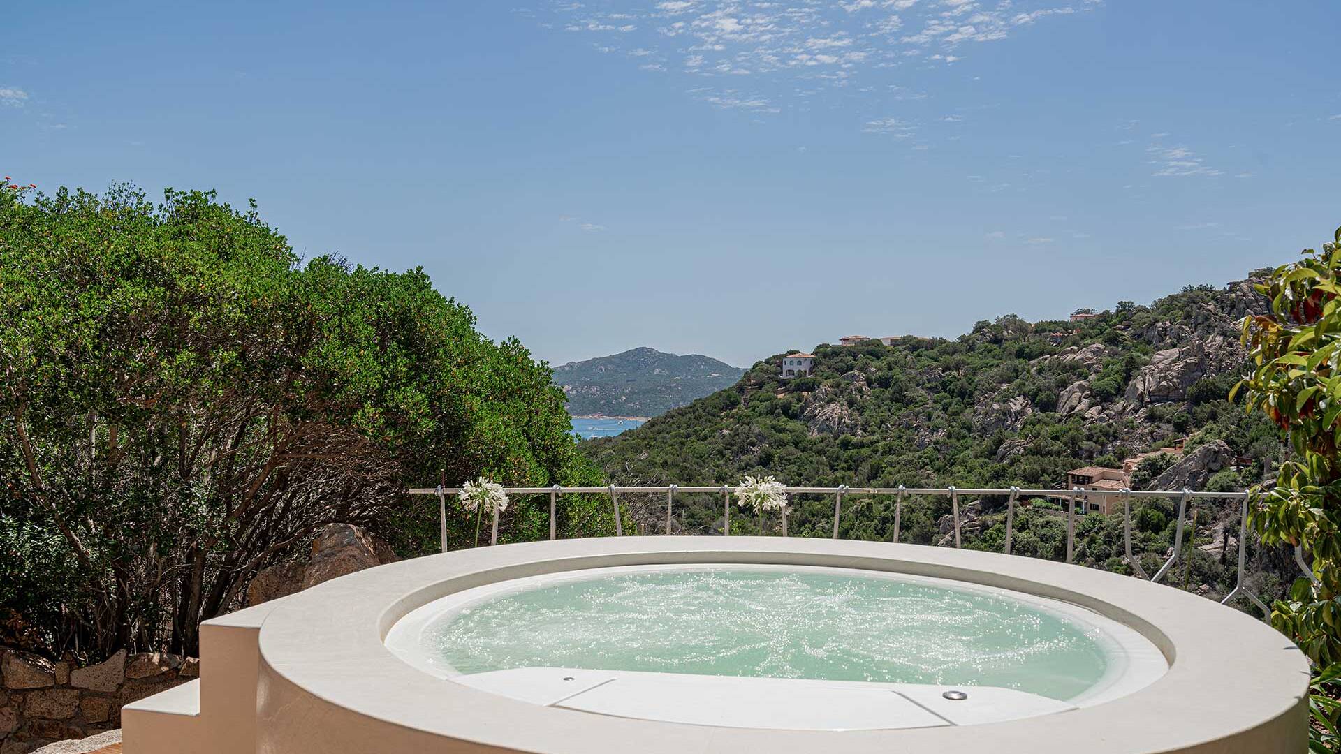 luxury holiday villa Sassovivo for rent in Sardinia with outdoor jacuzzi 