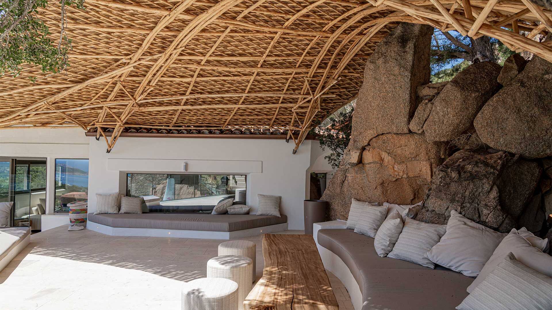 luxury beach villa Sassovivo for weely rentals in Sardinia