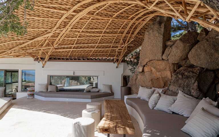 luxury beach villa Sassovivo for weely rentals in Sardinia