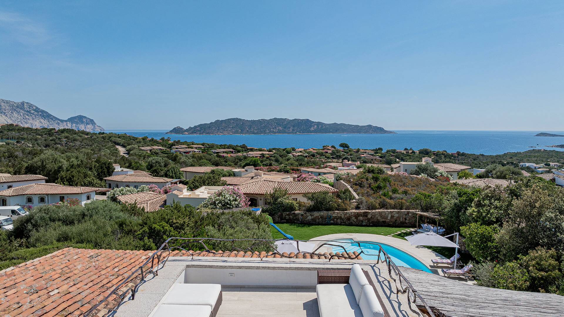 luxury vacation villa Teodora with private pool for weekly rentals in Sardinia