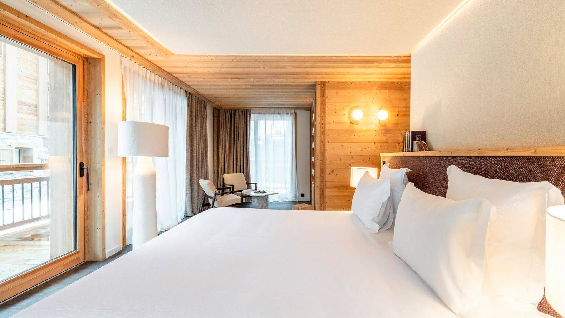 en suite double bedroom with french window