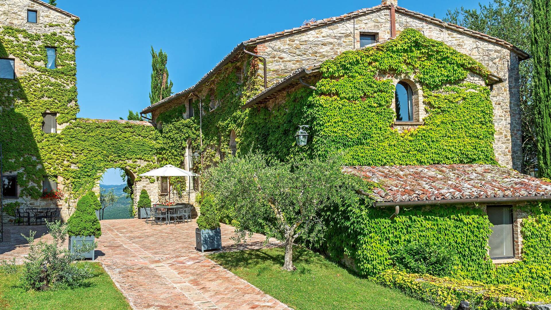 Luxury villa La Sommità for rent in Tuscany, Umbertide Cortona
