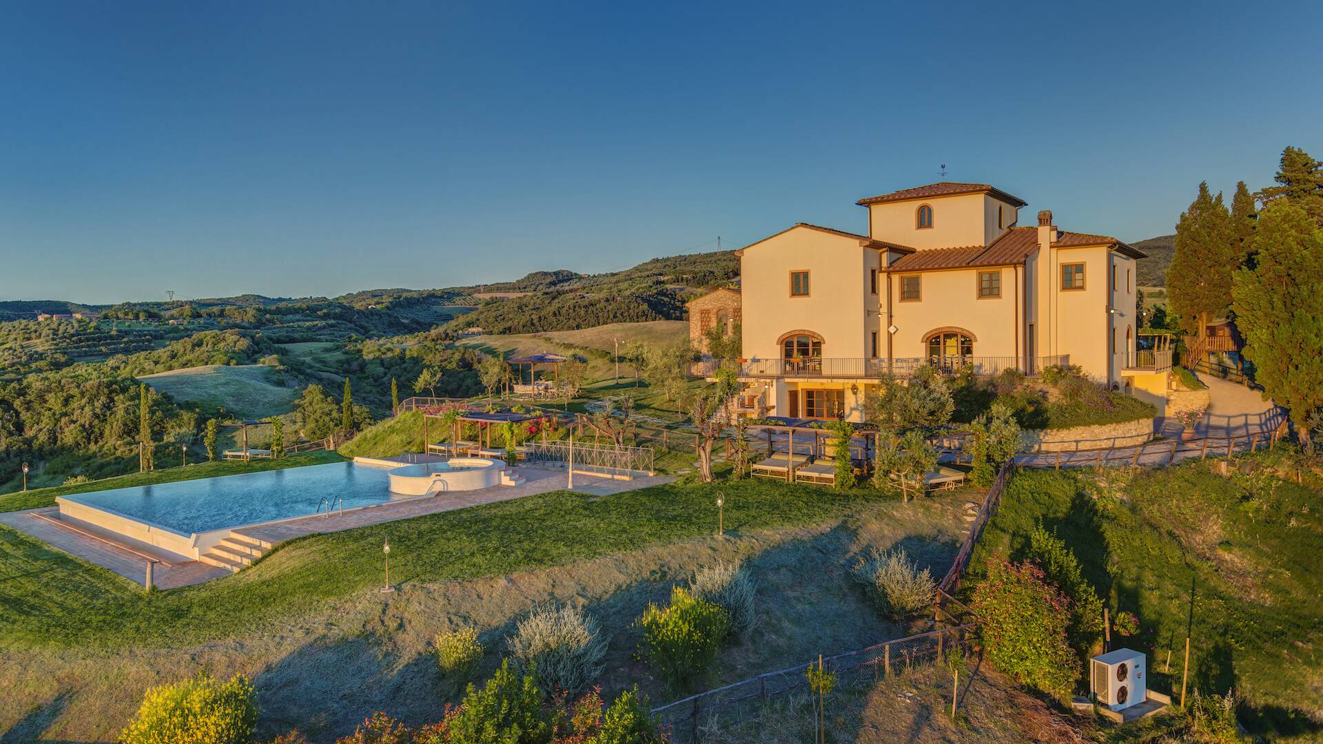 luxury vacation villa for rent in San Gimignano