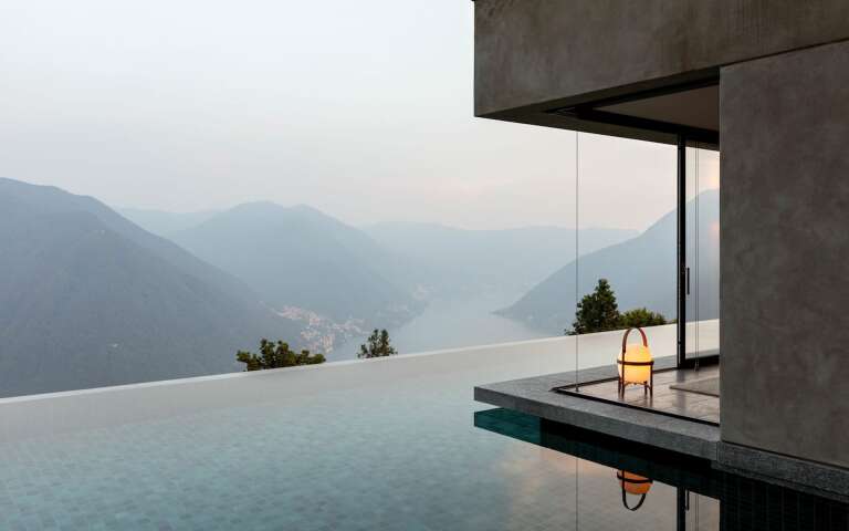 villa luxury Como Lake infinity pool 