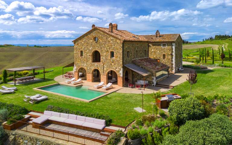 luxury vacation villa Centovalli for weekly rentals in Tuscany, Italy