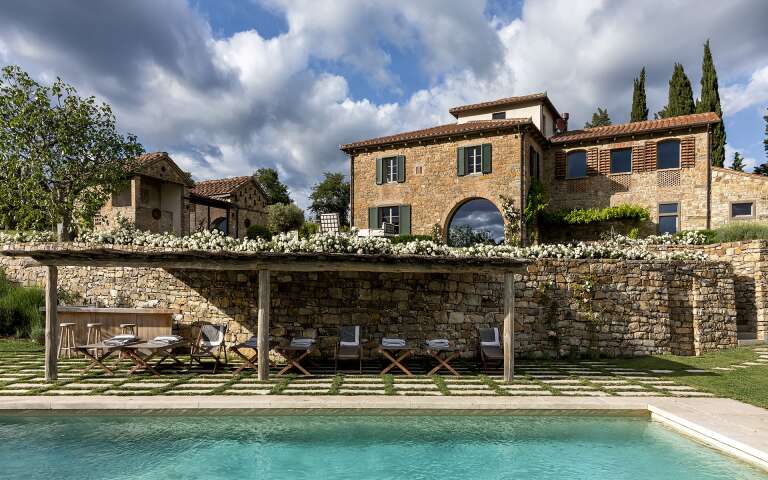 luxury villa Pratolino for weekly rentals near Florence with private pool