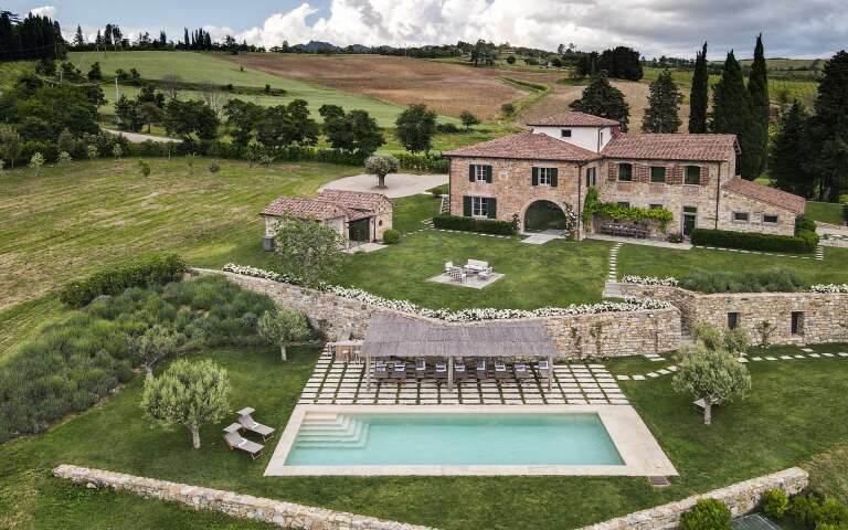 luxury villa Pratolino for weekly rentals near Florence with private pool