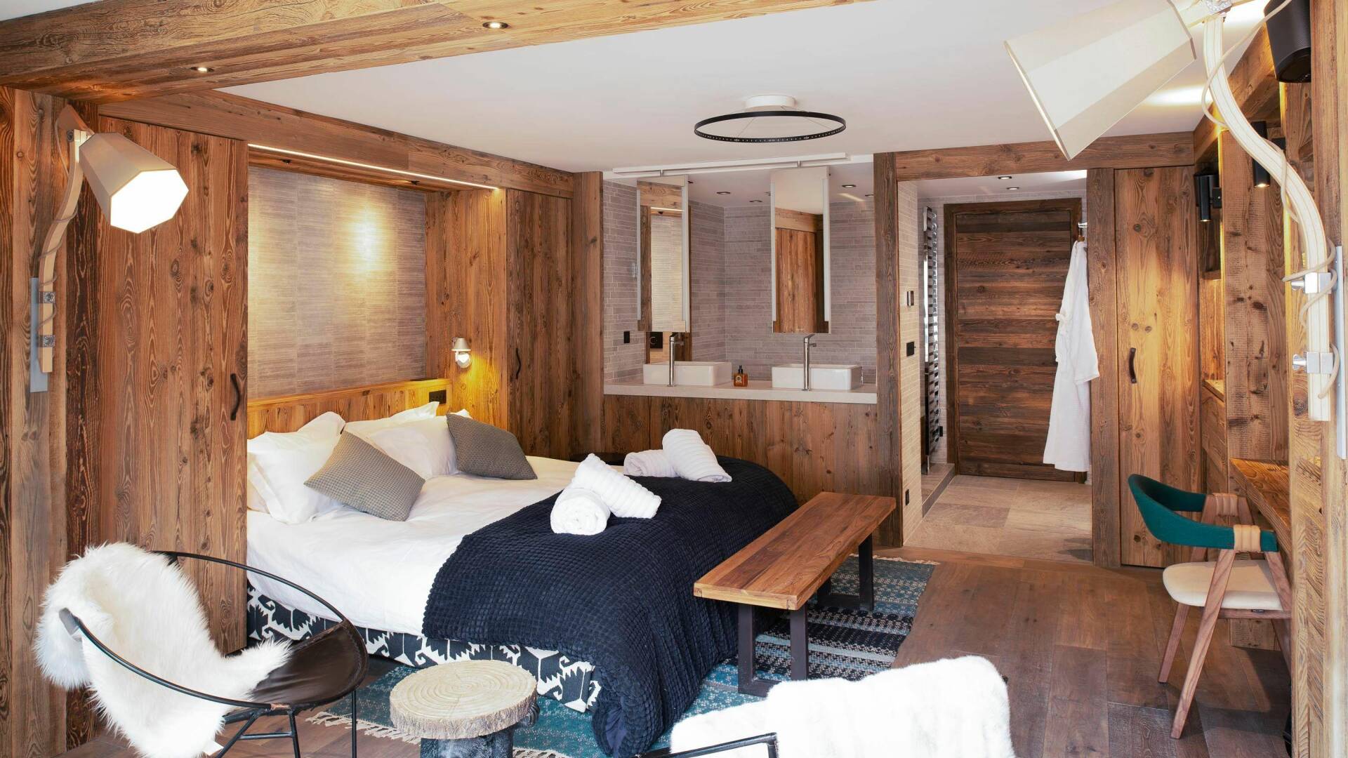 luxury double bedroom with en suite double lavabo and en suite bathroom