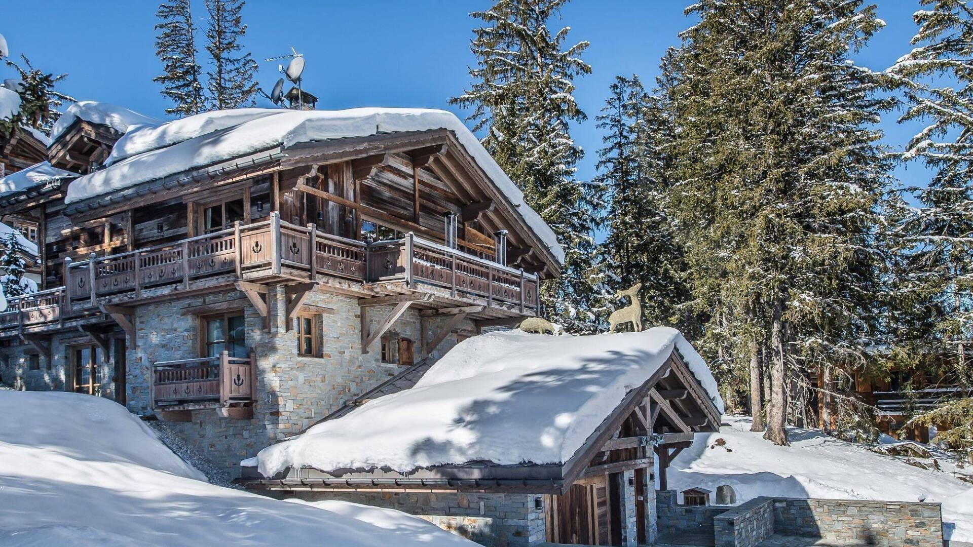 luxury Chalet Ébène for rent in Courchevel, French Alps