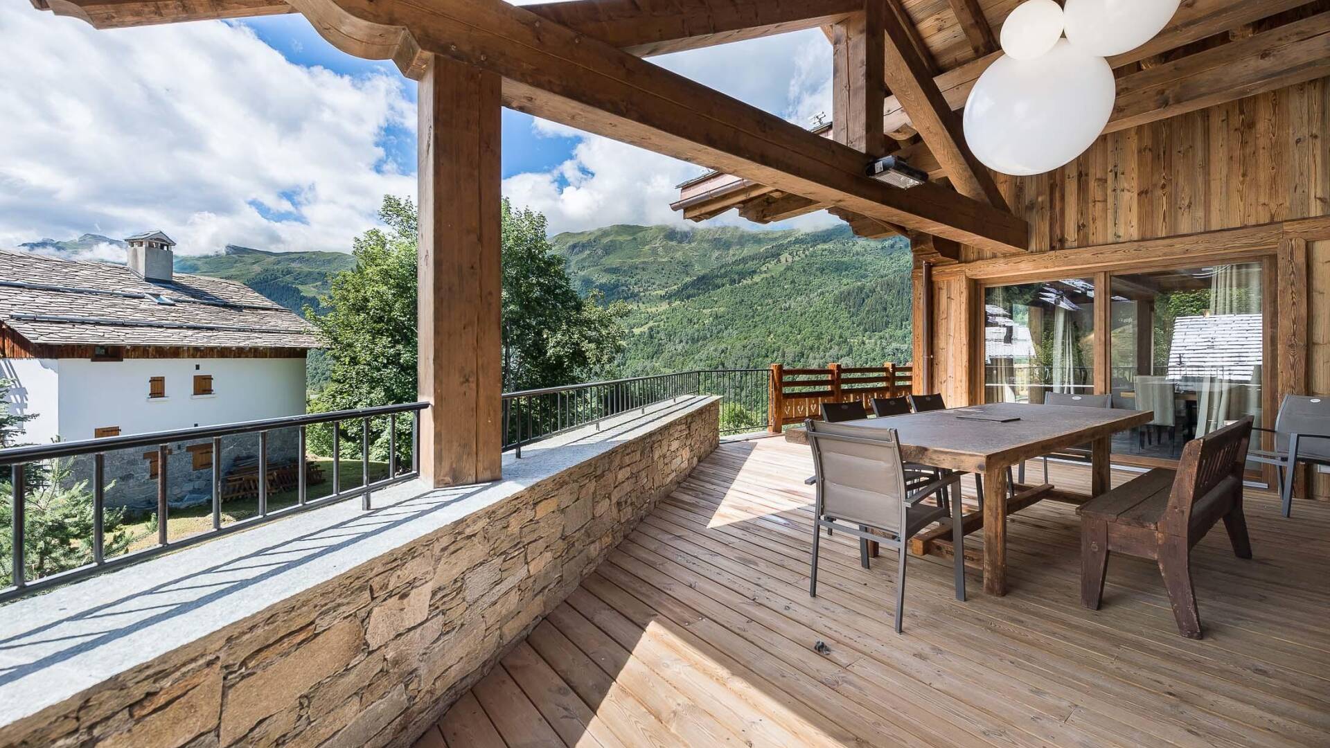 luxury Chalet Pin Blanc for weekly rentals in Méribel, French Alps