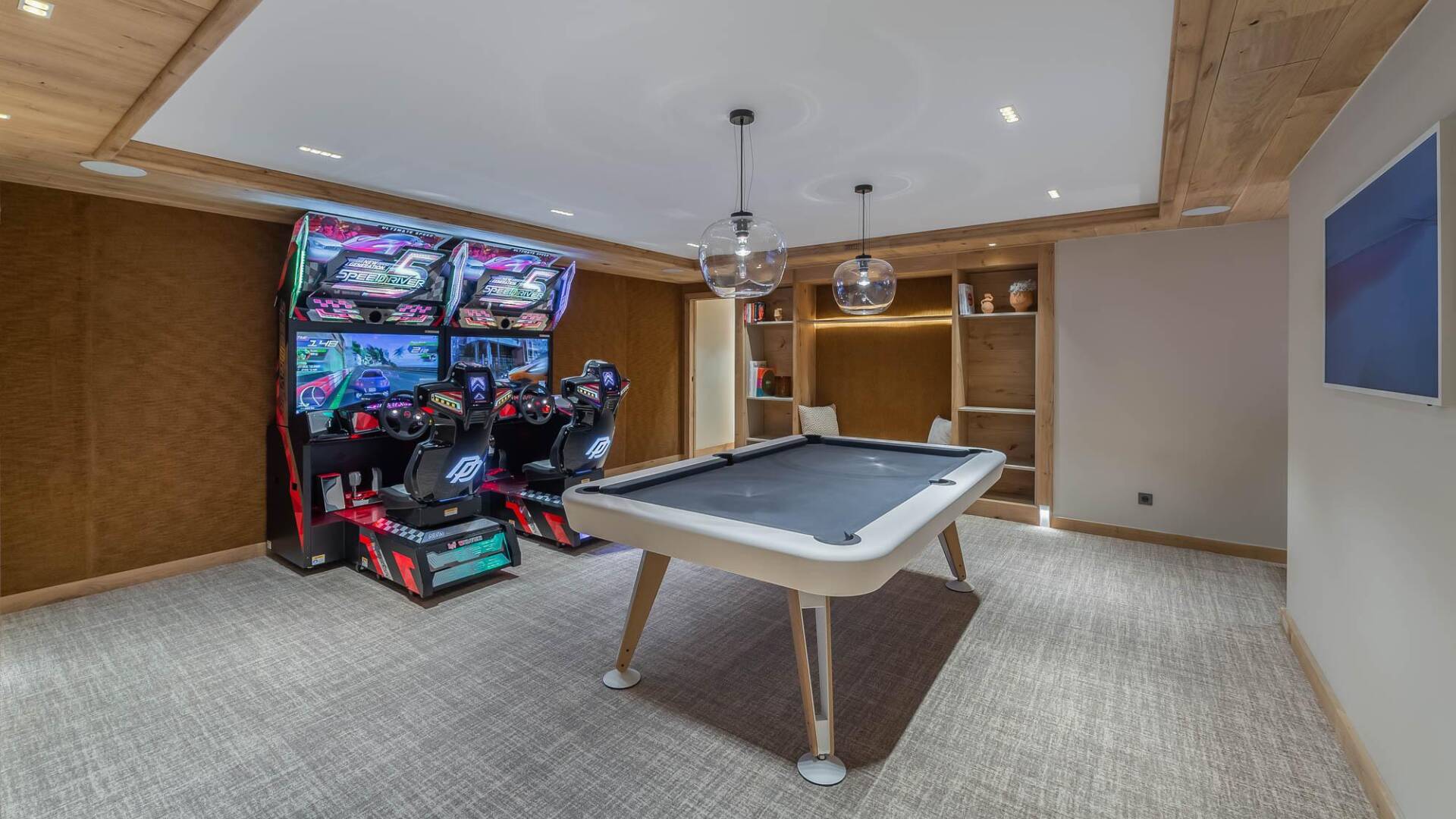 exclusive game room 