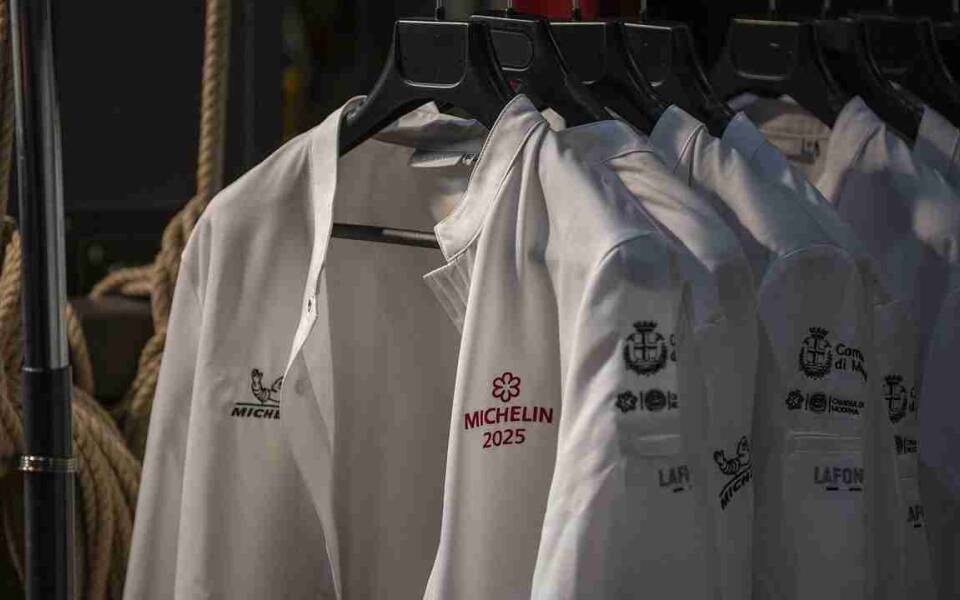 How many 3 Michelin stars restaurants are there in Italy?