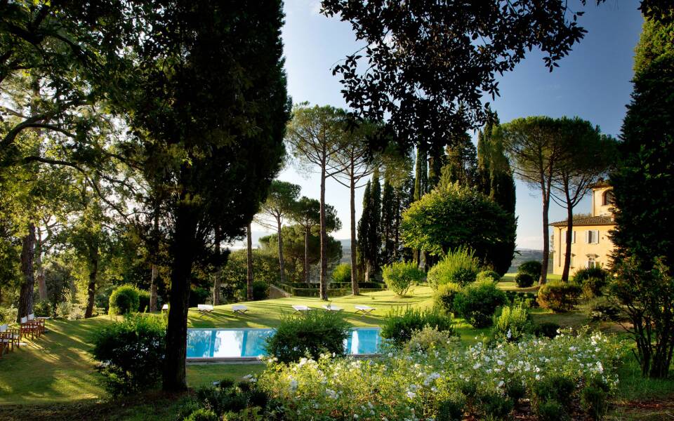 Italian luxury villas, the perfect privacy and relax-oriented getaway